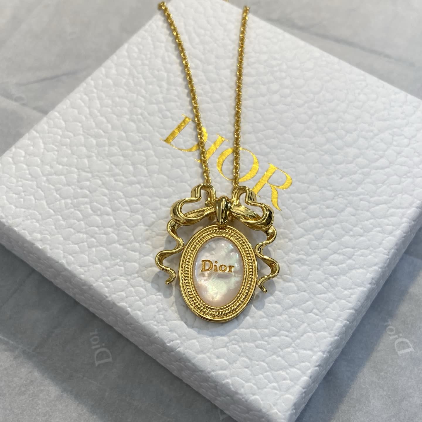 Dior Gold-Tone Pearl Pendant Necklace Dior Gold-Tone Pearl Pendant Necklace
