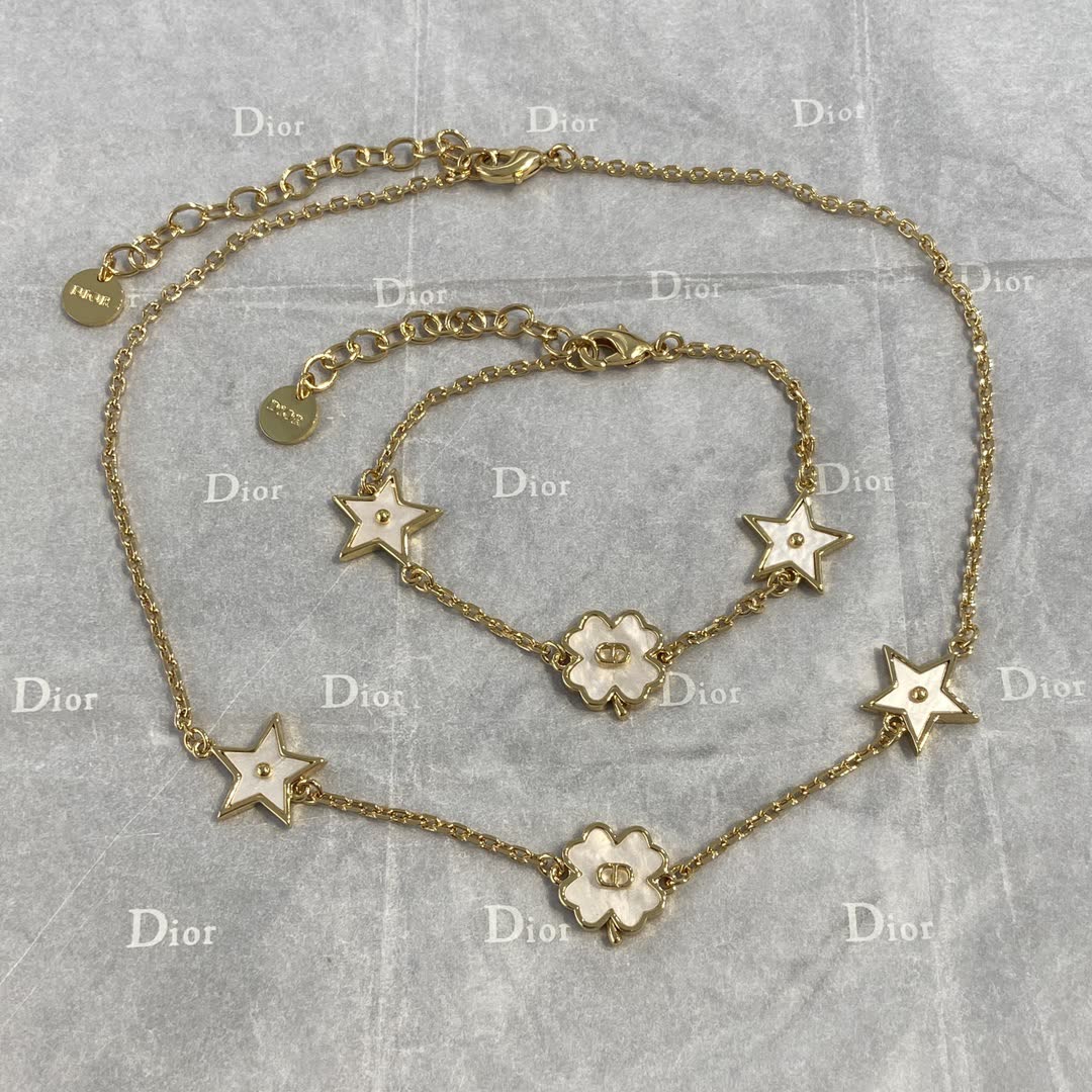 Van Cleef & Arpels Necklace - Star and Flower Design Van Cleef & Arpels Necklace - Star and Flower Design