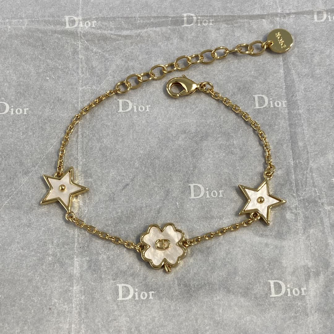 Van Cleef & Arpels Necklace - Star and Flower Design