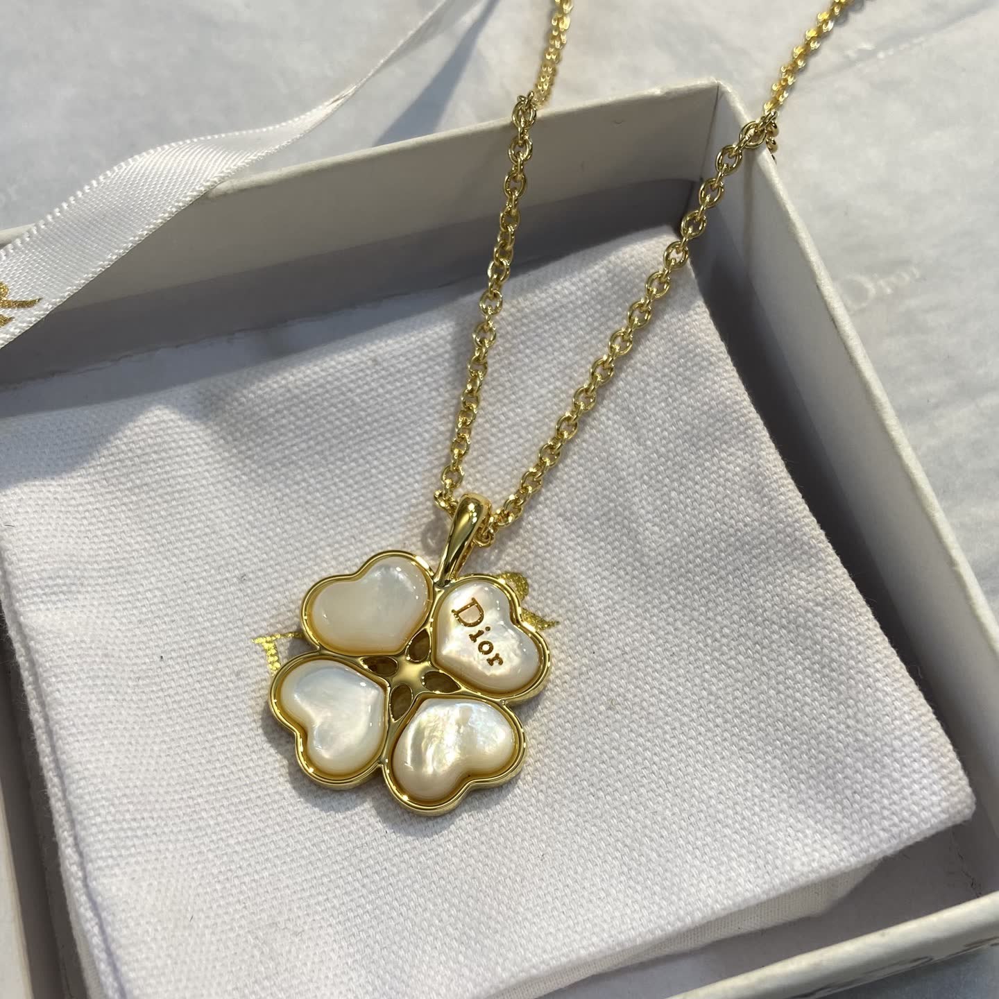 Van Cleef & Arpels Gold Clover Pearl Necklace Van Cleef & Arpels Gold Clover Pearl Necklace