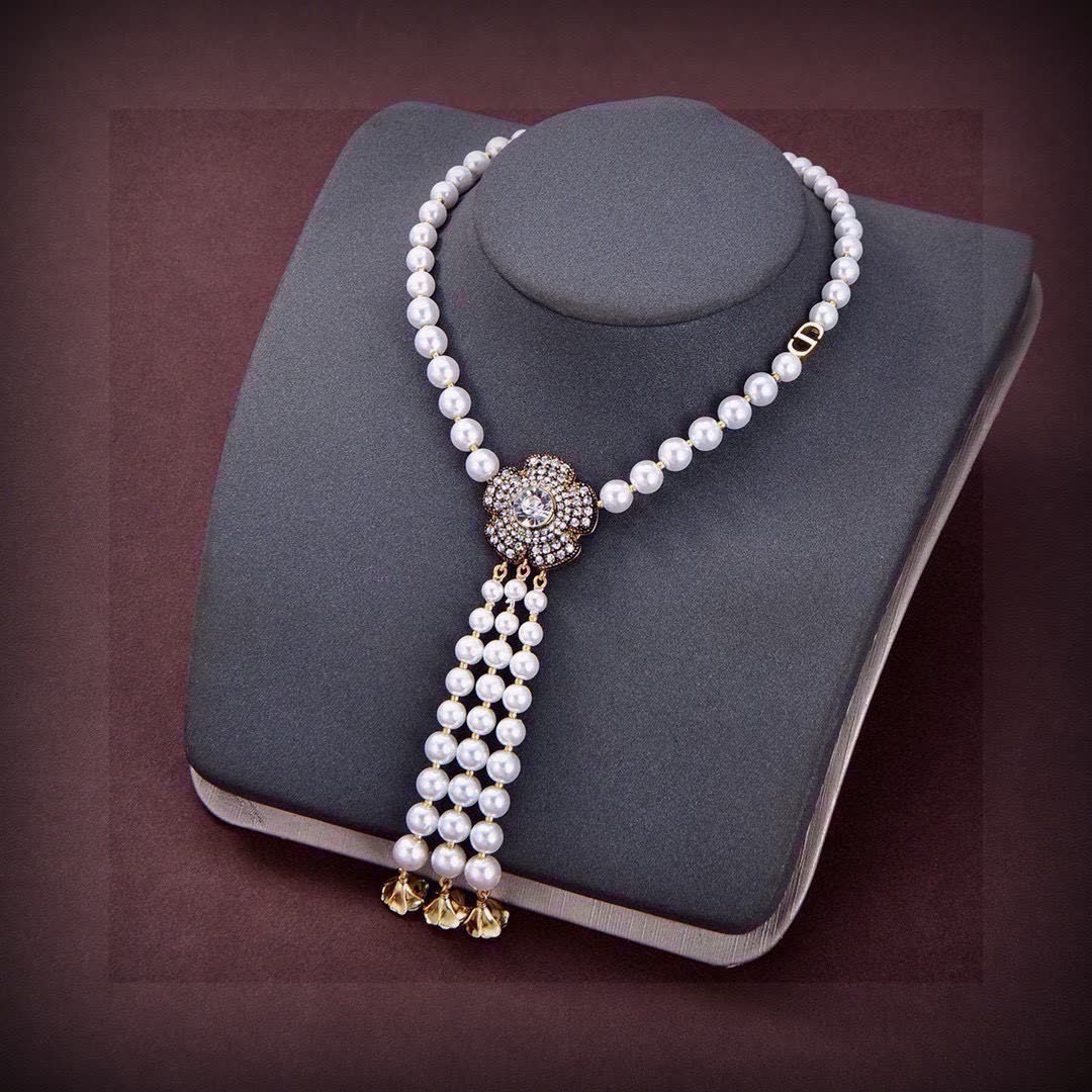 Dior Women's Diamond Flower Pendant Necklace