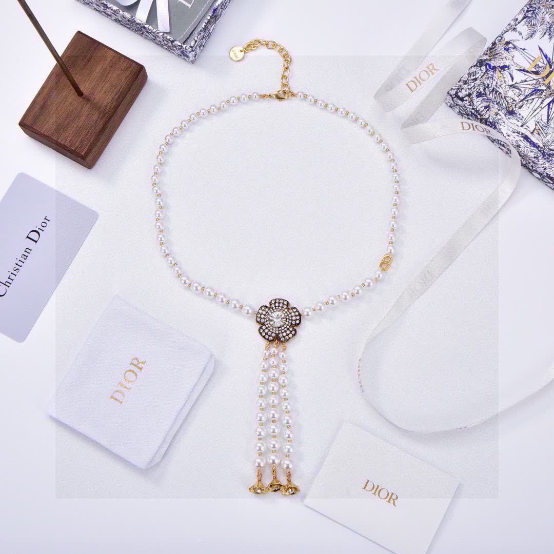 Dior Women's Diamond Flower Pendant Necklace