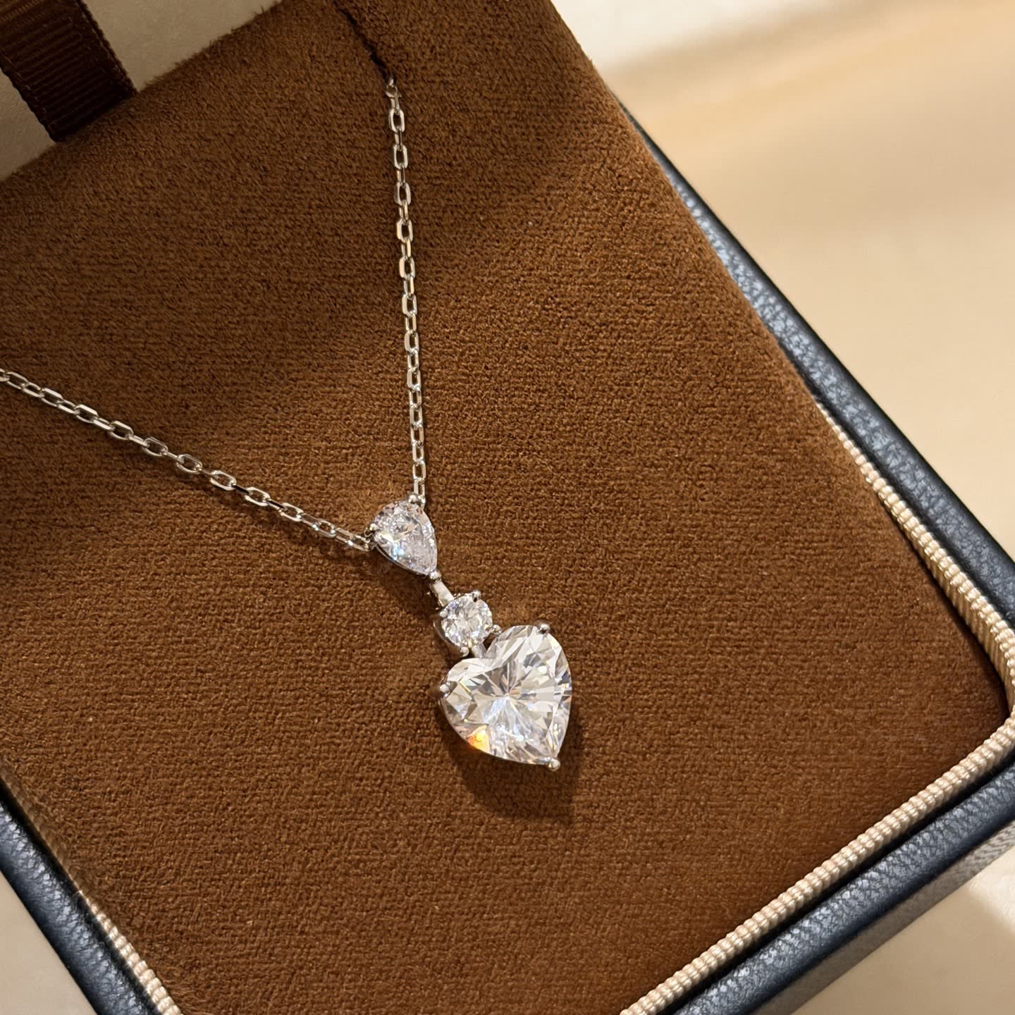 Graff Elegant Heart-Shaped Diamond Pendant Necklace