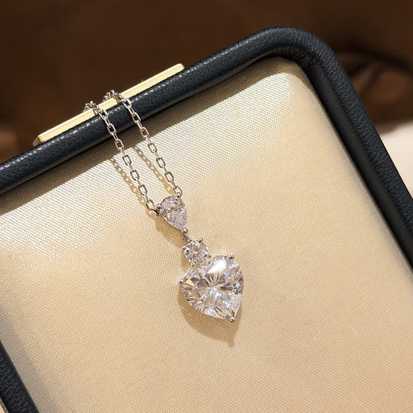 Graff Elegant Heart-Shaped Diamond Pendant Necklace