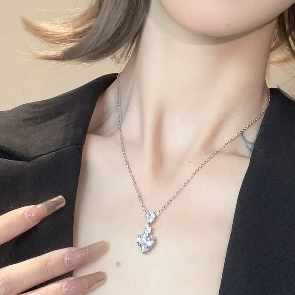 Graff Elegant Heart-Shaped Diamond Pendant Necklace