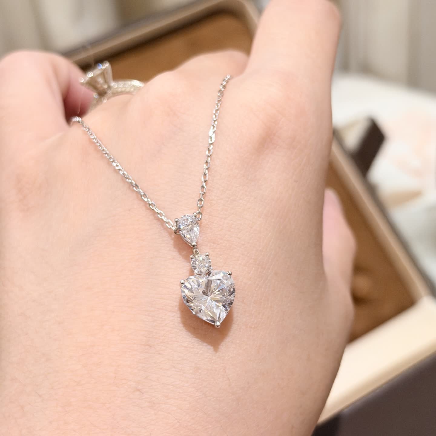 Graff Elegant Heart-Shaped Diamond Pendant Necklace