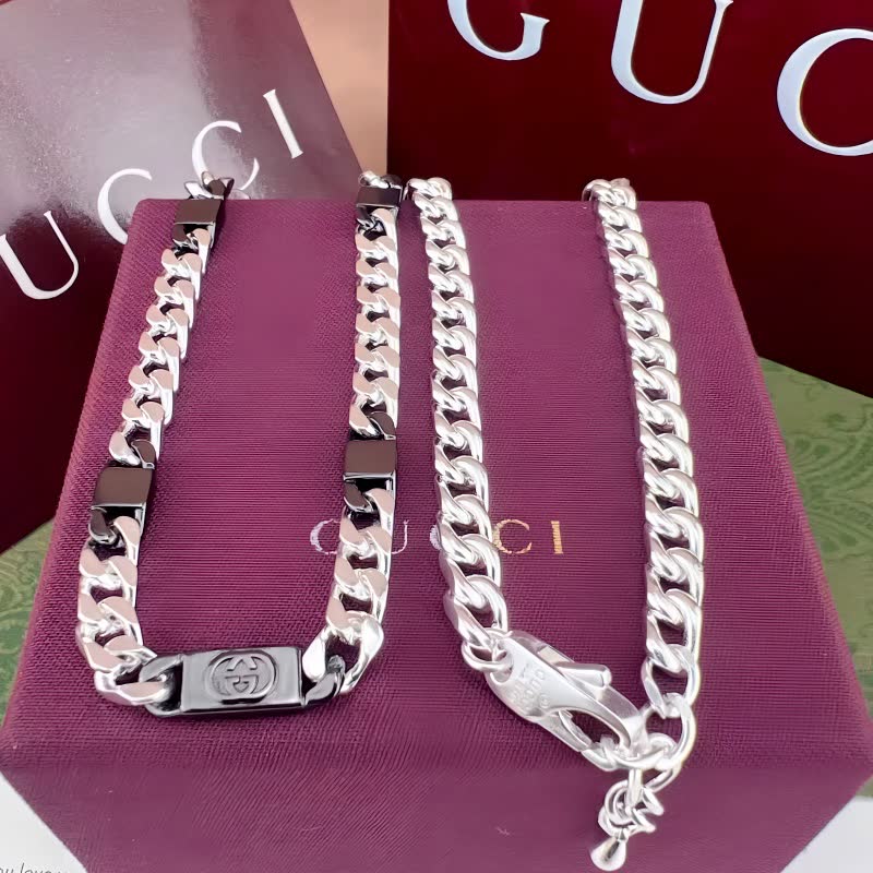 Gucci Silver Chain Necklace with Interlocking G