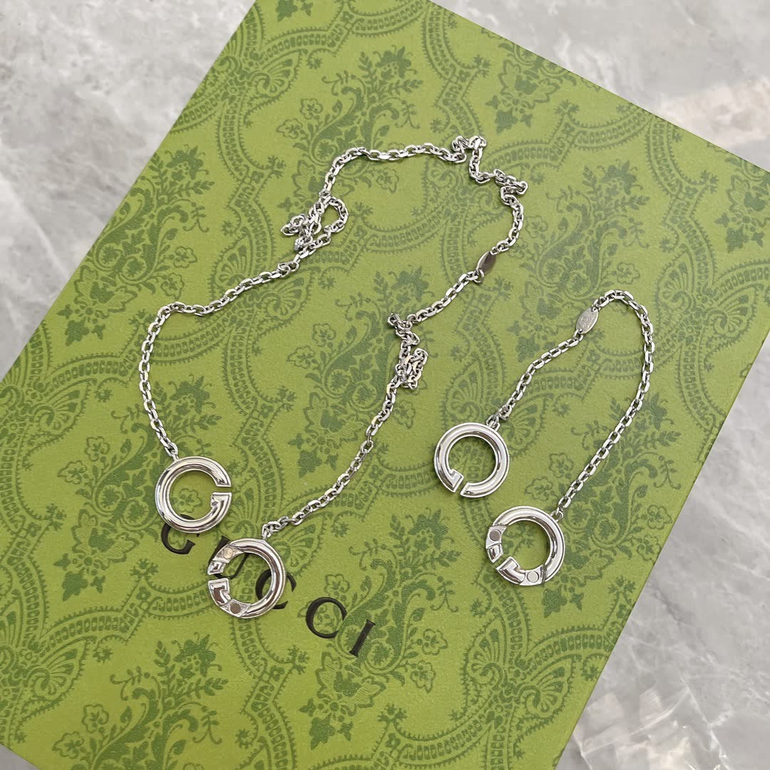 Gucci Interlocking G Silver Necklace