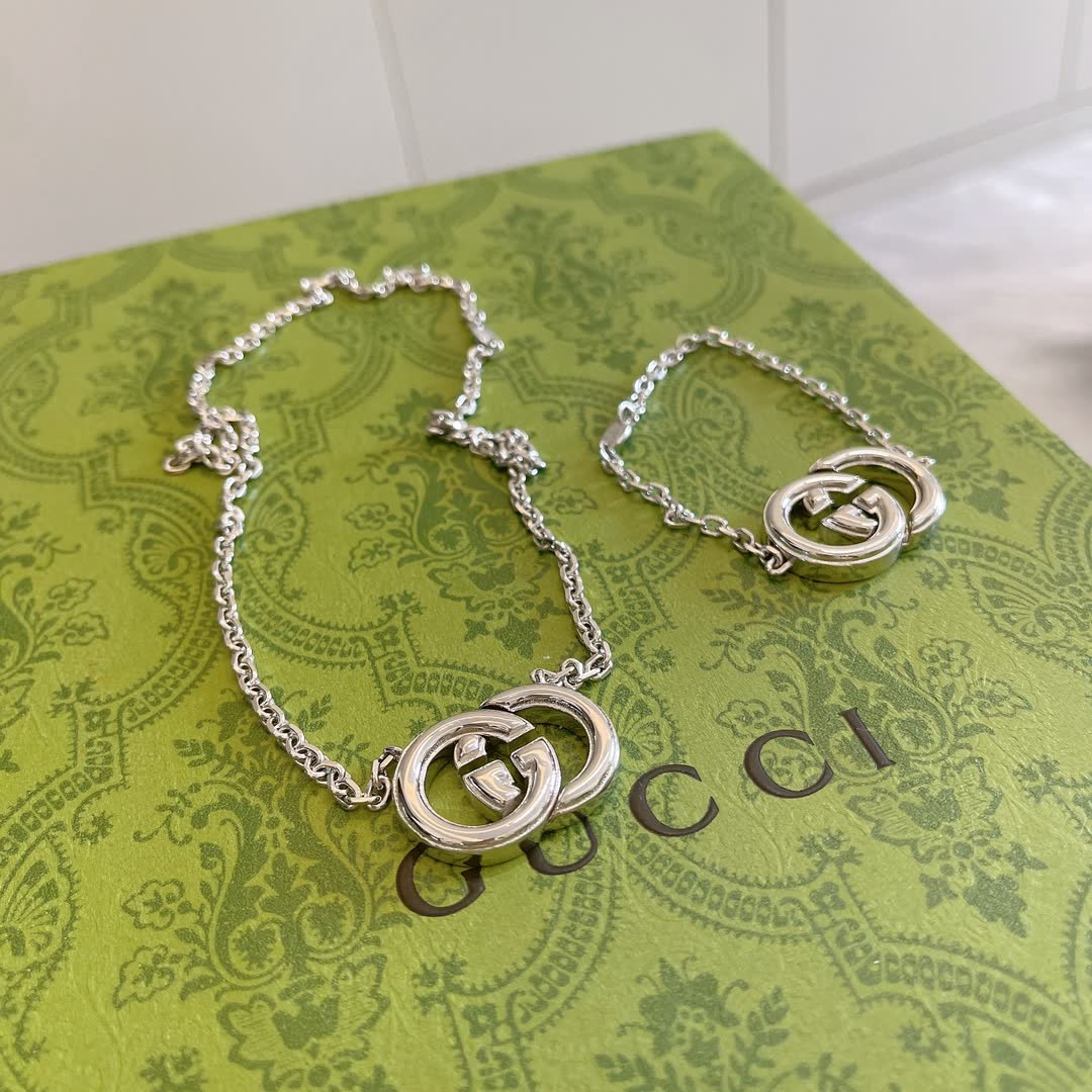 Gucci Interlocking G Silver Necklace