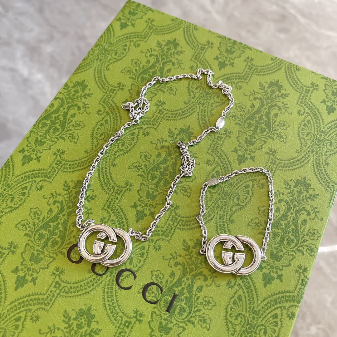 Gucci Interlocking G Silver Necklace
