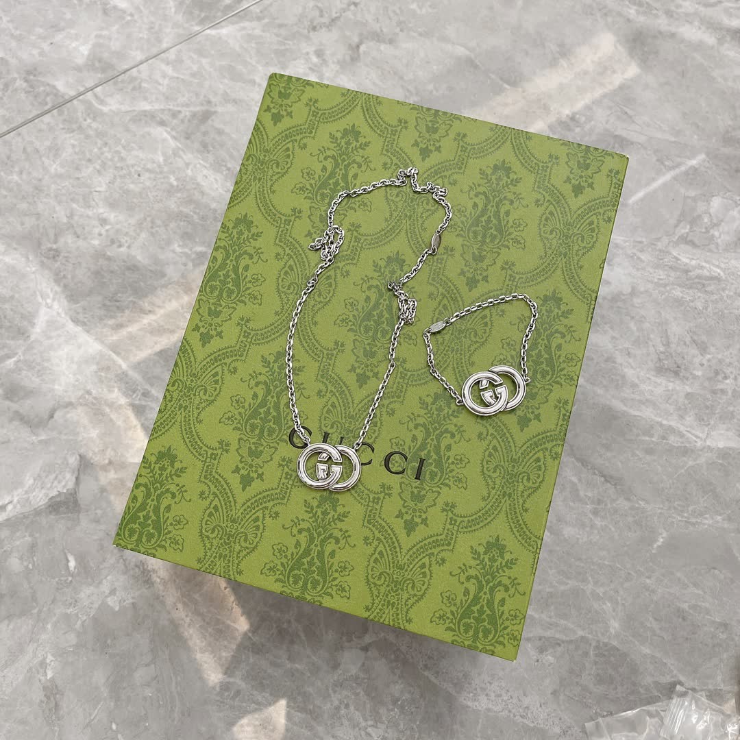 Gucci Interlocking G Silver Necklace