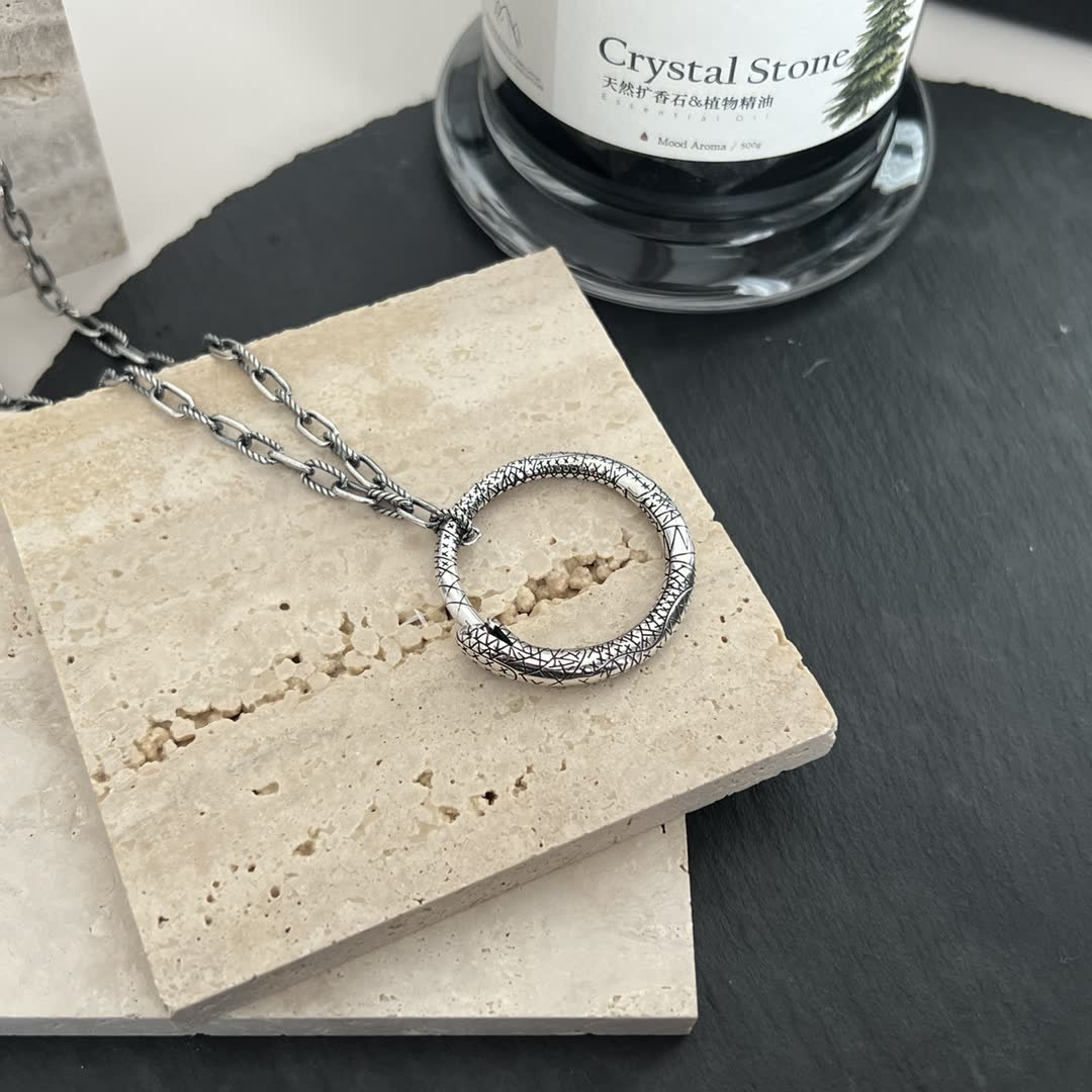 Gucci Silver Circle Pendant Necklace