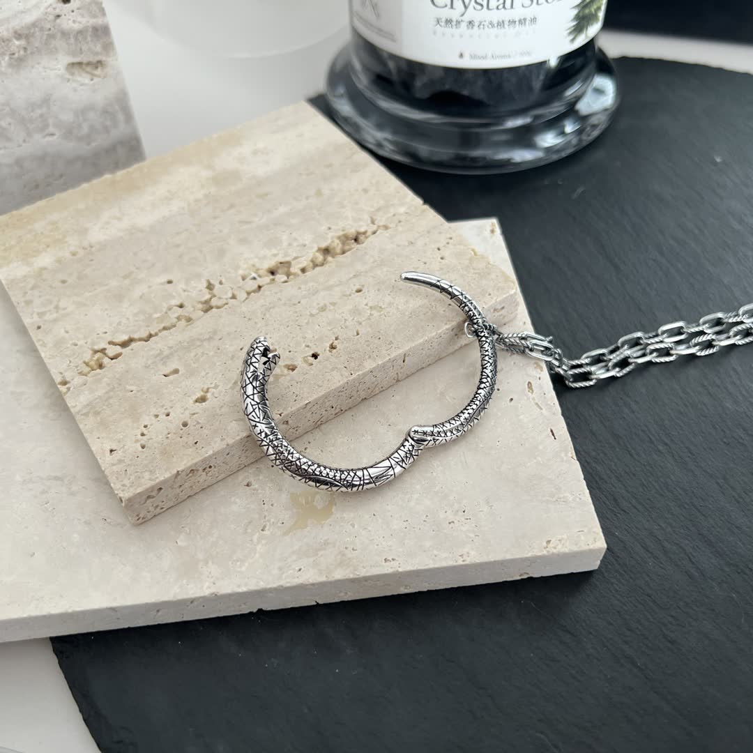 Gucci Silver Circle Pendant Necklace