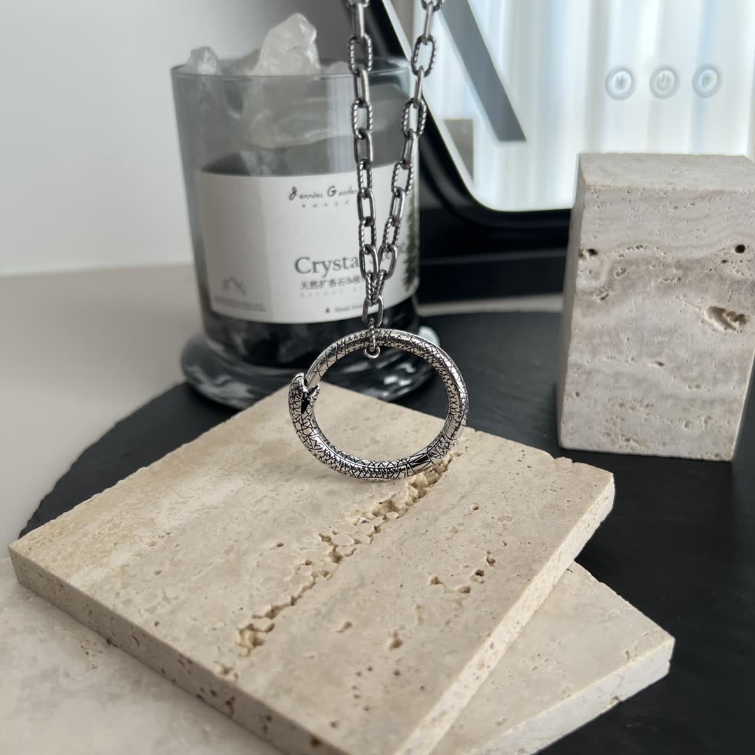 Gucci Silver Circle Pendant Necklace