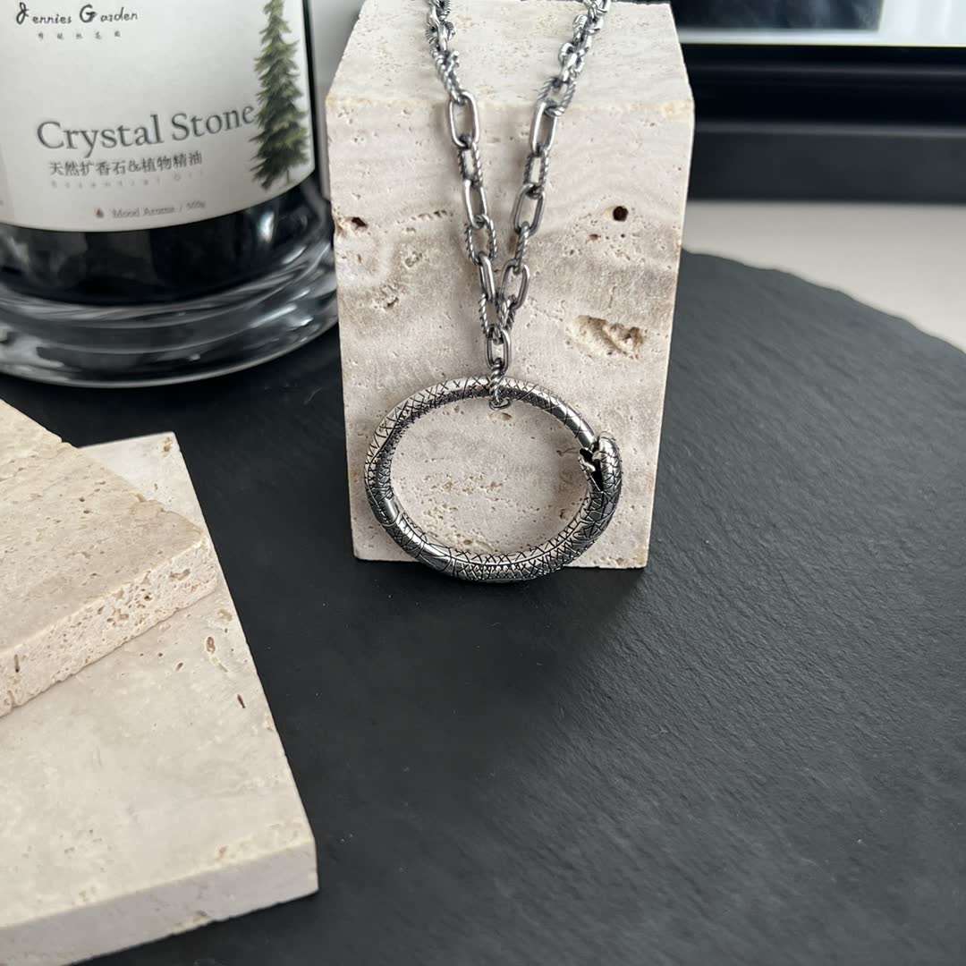 Gucci Silver Circle Pendant Necklace