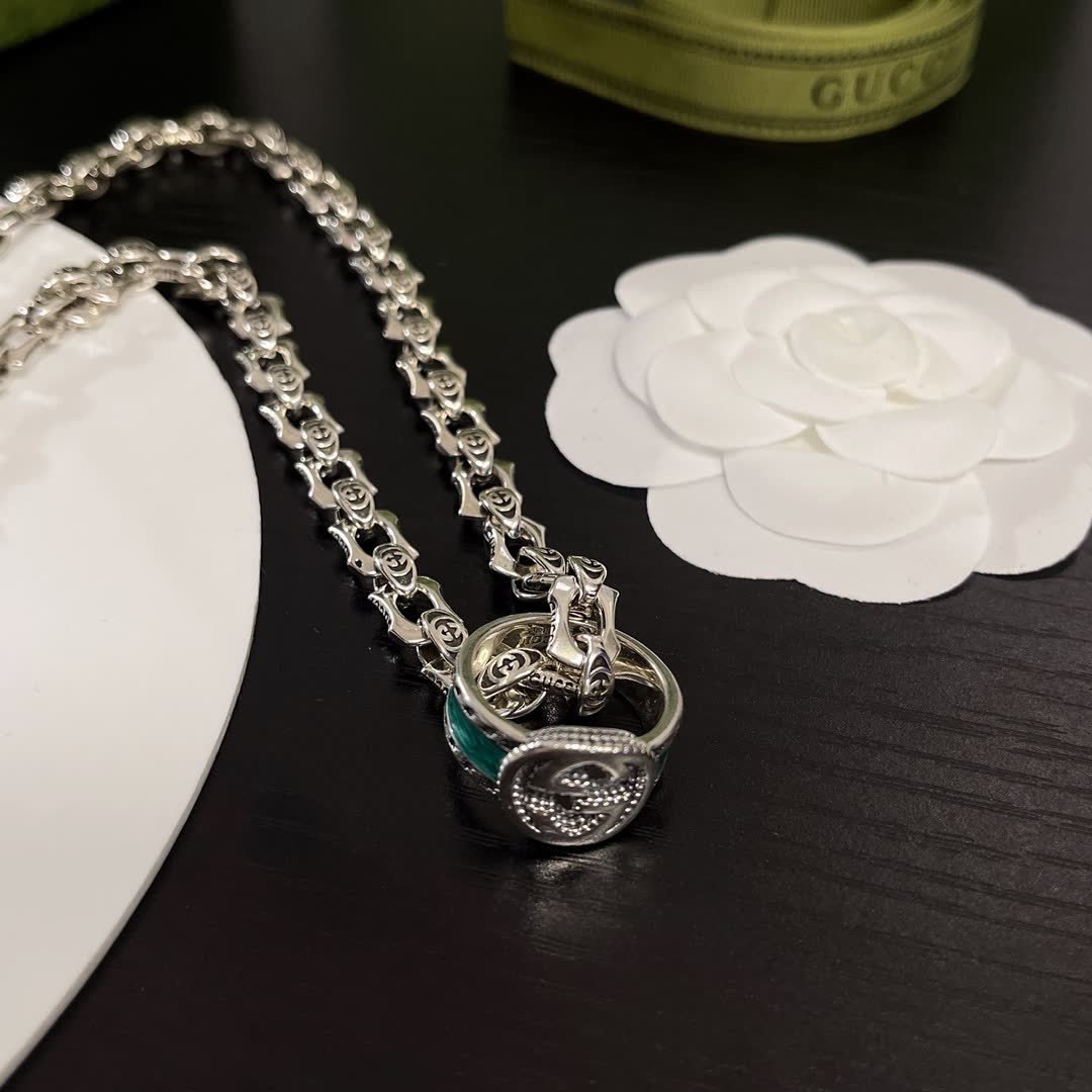 Gucci Silver Chain Necklace with Interlocking G Design