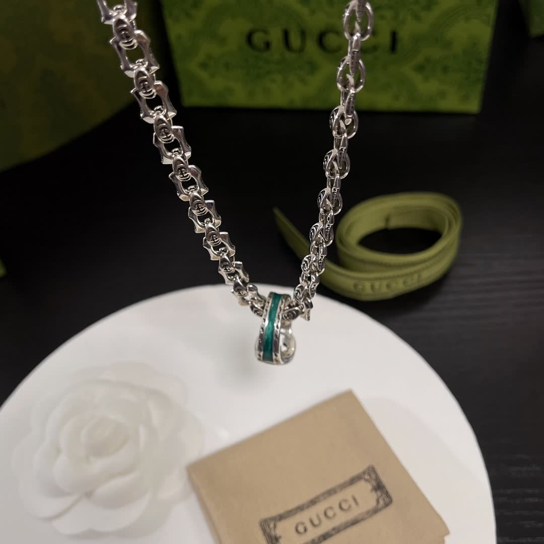 Gucci Silver Chain Necklace with Interlocking G Design