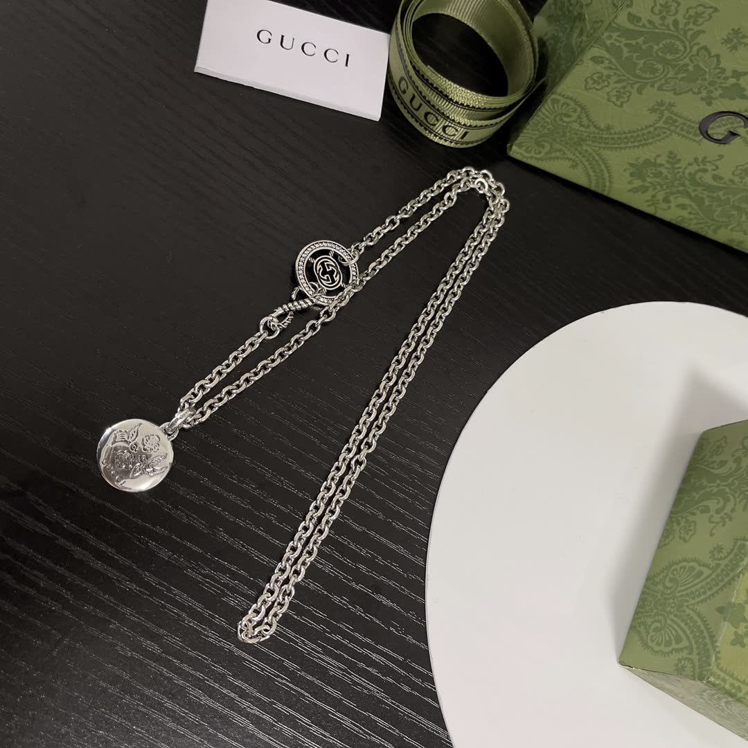 Gucci Silver Chain Necklace with Interlocking G Pendant