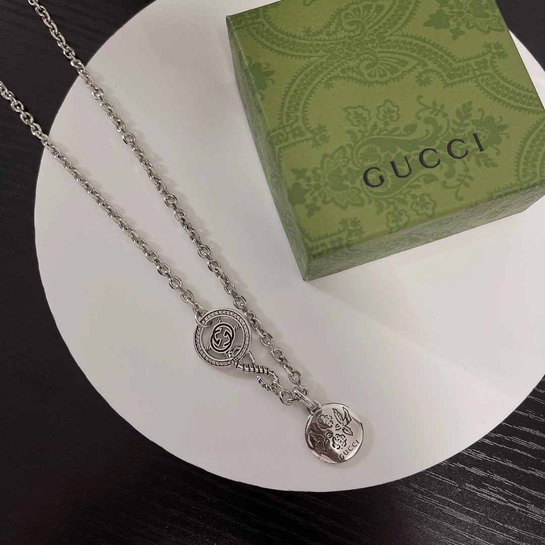 Gucci Silver Chain Necklace with Interlocking G Pendant