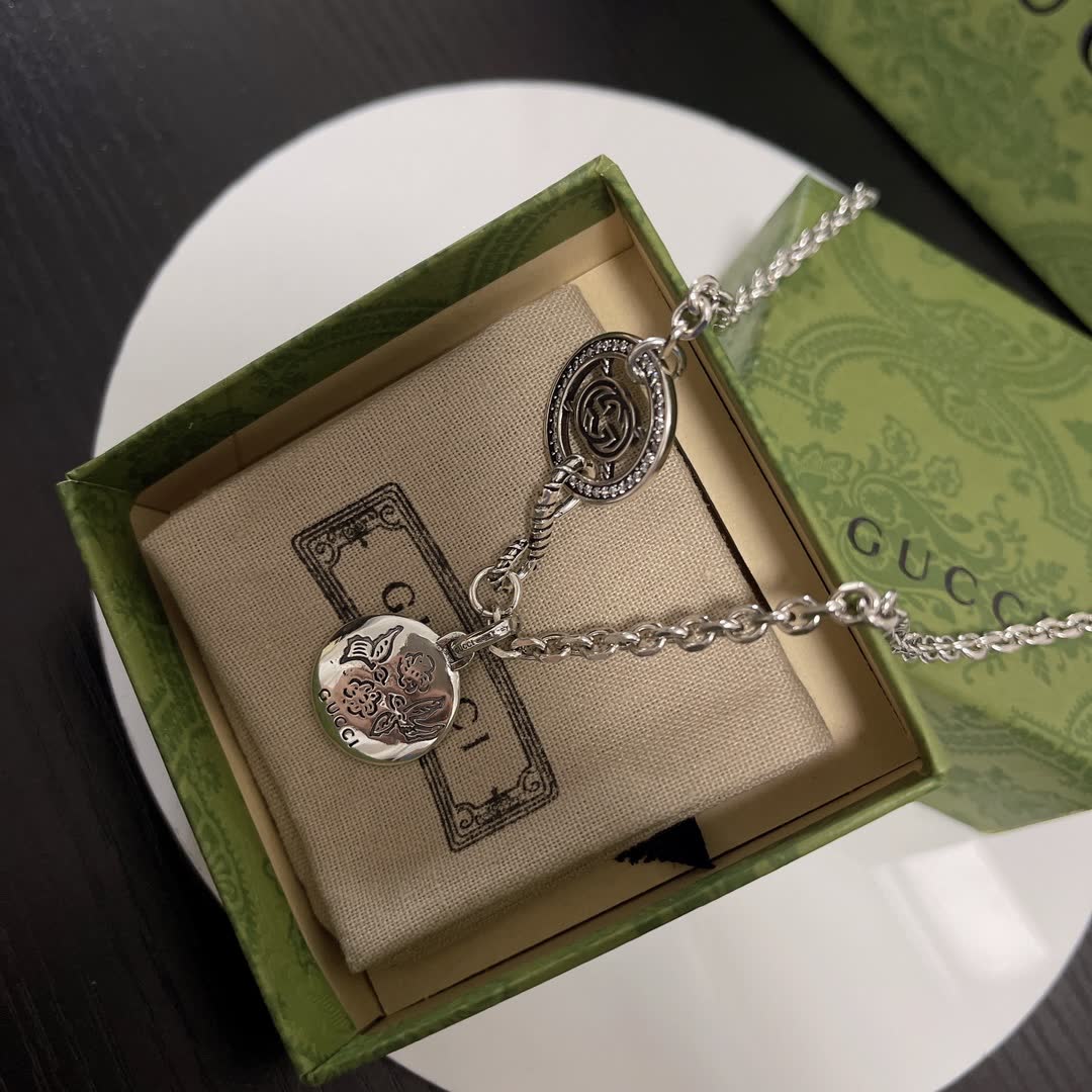 Gucci Silver Chain Necklace with Interlocking G Pendant