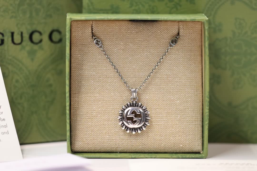 Gucci Silver Interlocking G Pendant Necklace