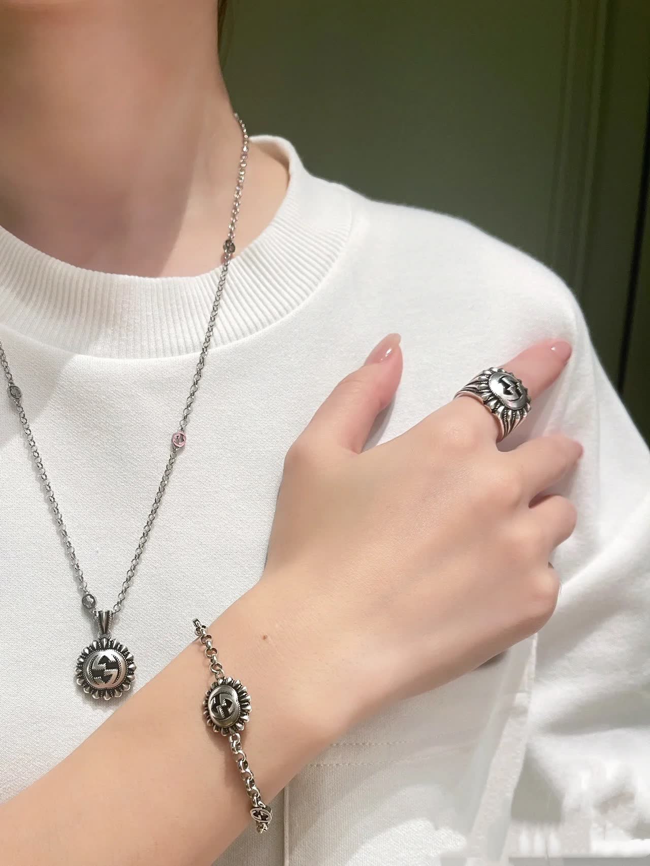 Gucci Silver Interlocking G Pendant Necklace