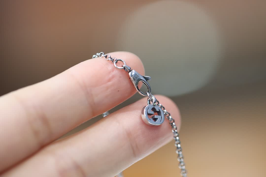 Gucci Silver Interlocking G Pendant Necklace