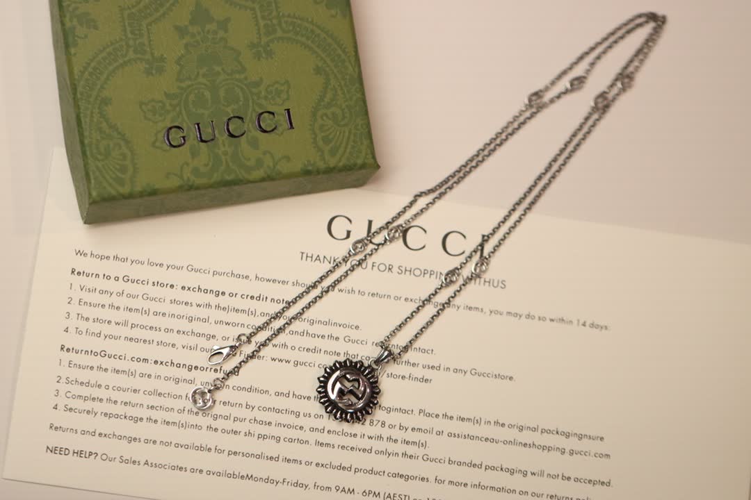 Gucci Silver Interlocking G Pendant Necklace