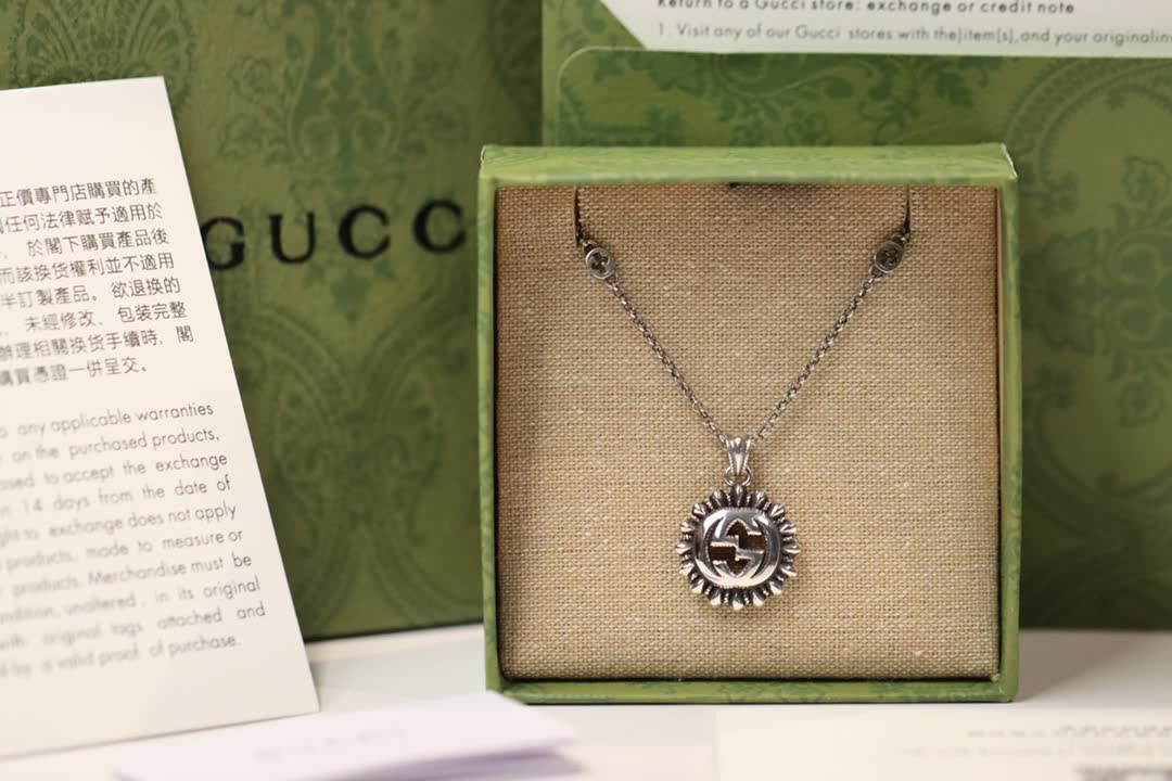 Gucci Silver Interlocking G Pendant Necklace