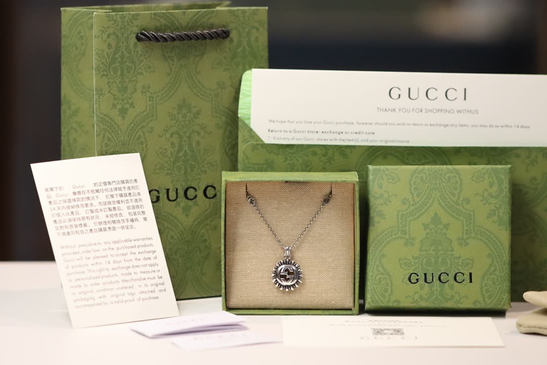 Gucci Silver Interlocking G Pendant Necklace