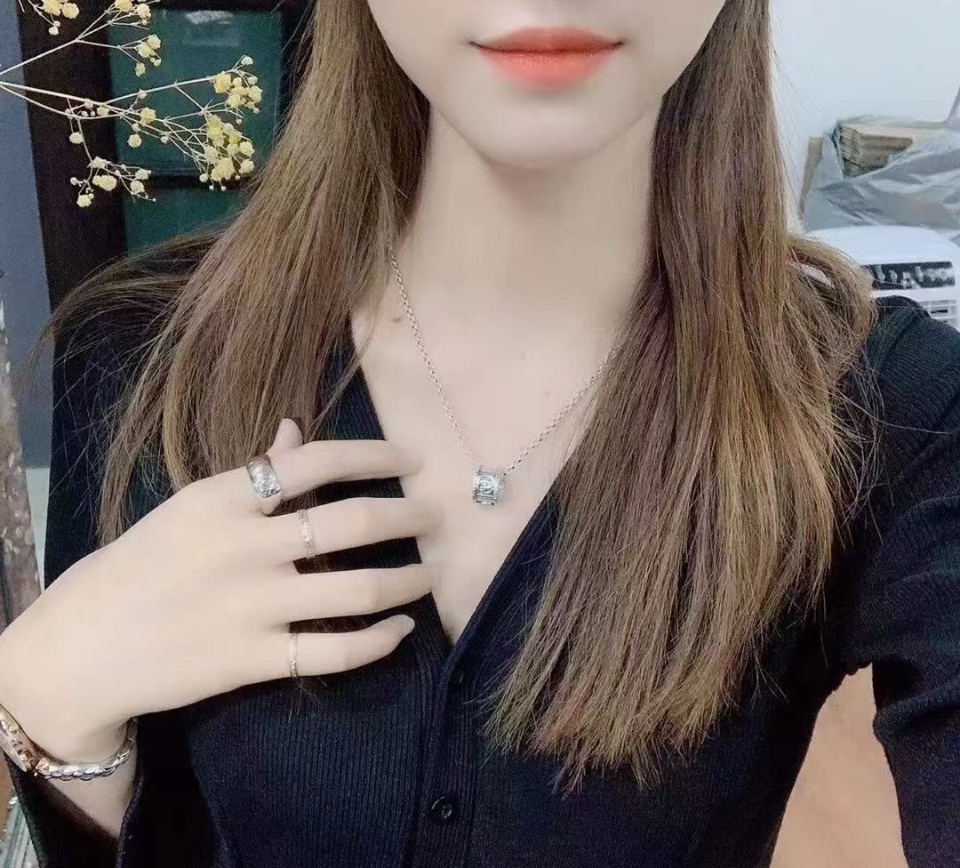 Gucci Silver 'G' Logo Pendant Necklace