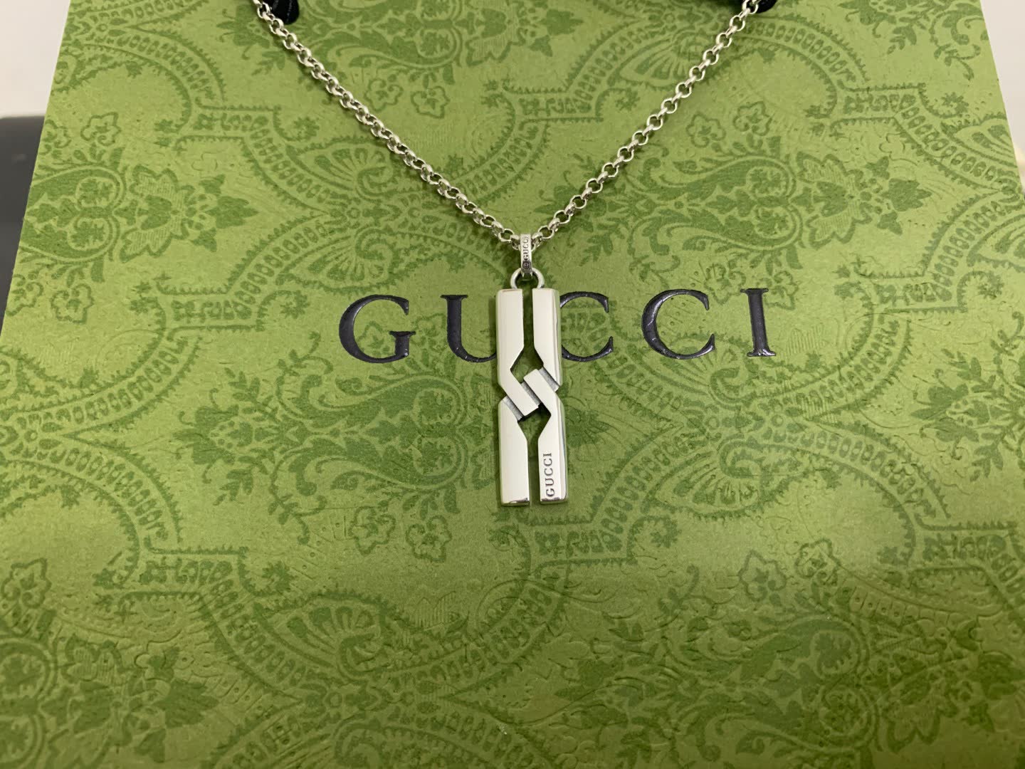 Gucci Silver Interlocking G Pendant Necklace