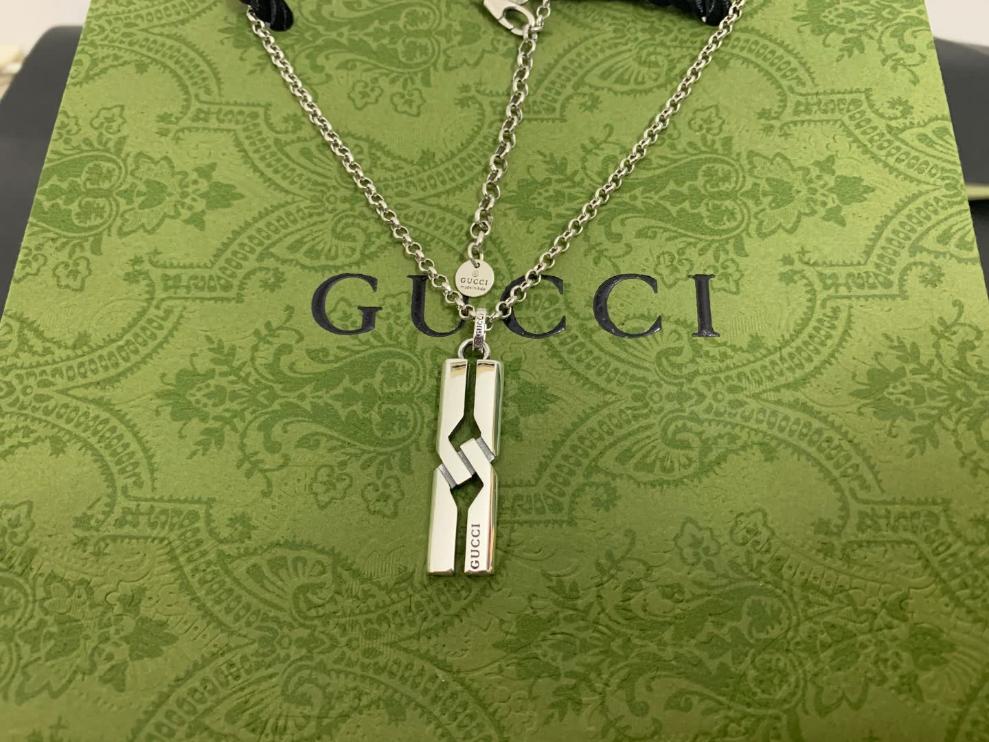 Gucci Silver Interlocking G Pendant Necklace