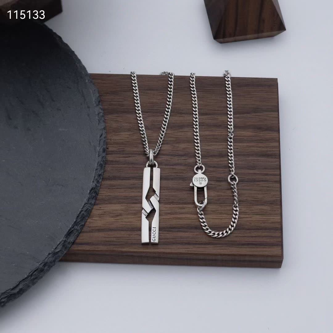 Gucci Silver Tone Chain Necklace with Logo Pendant
