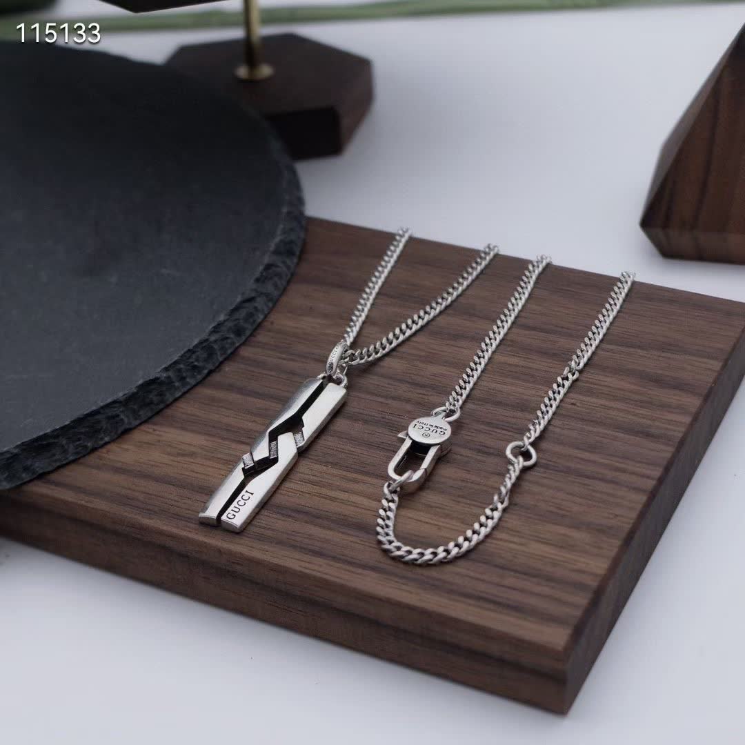 Gucci Silver Tone Chain Necklace with Logo Pendant