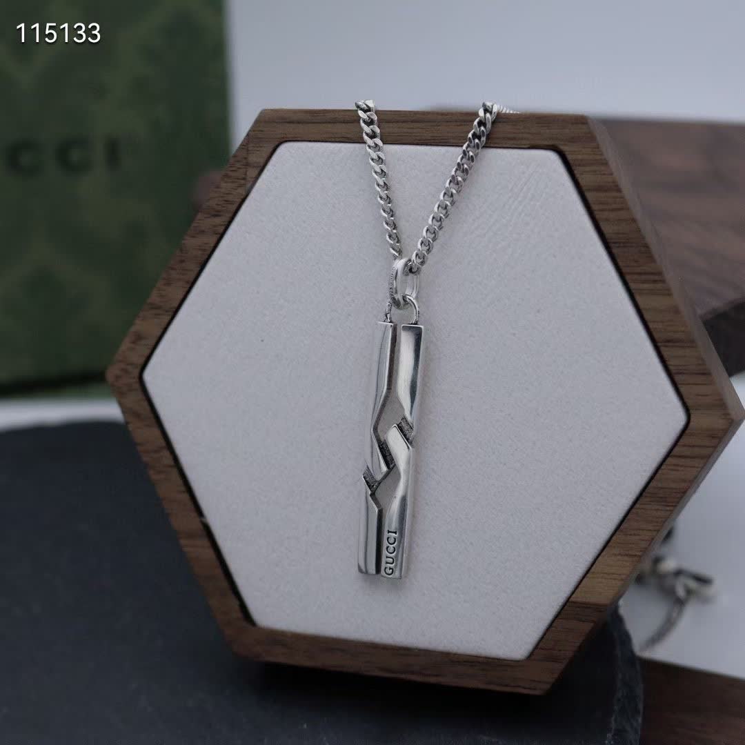 Gucci Silver Tone Chain Necklace with Logo Pendant