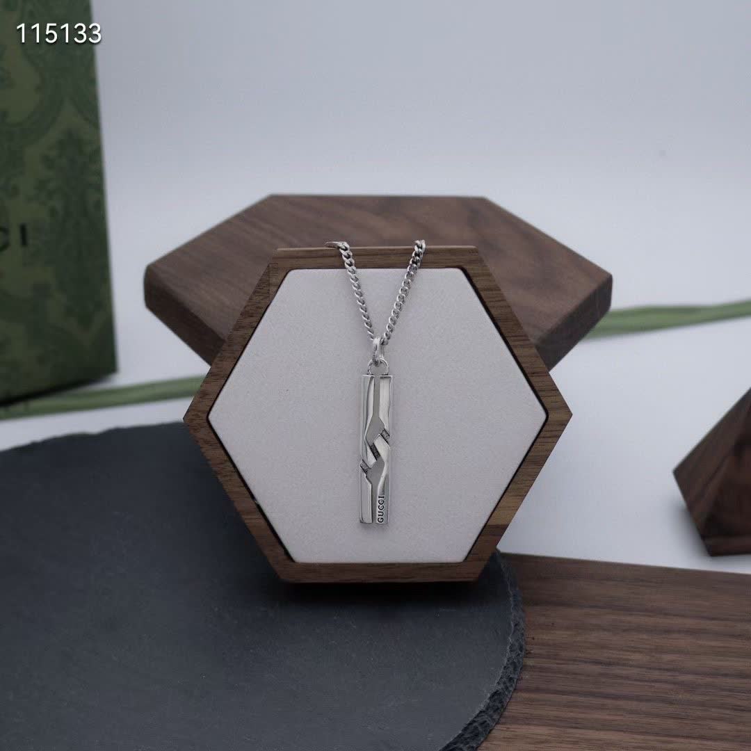 Gucci Silver Tone Chain Necklace with Logo Pendant