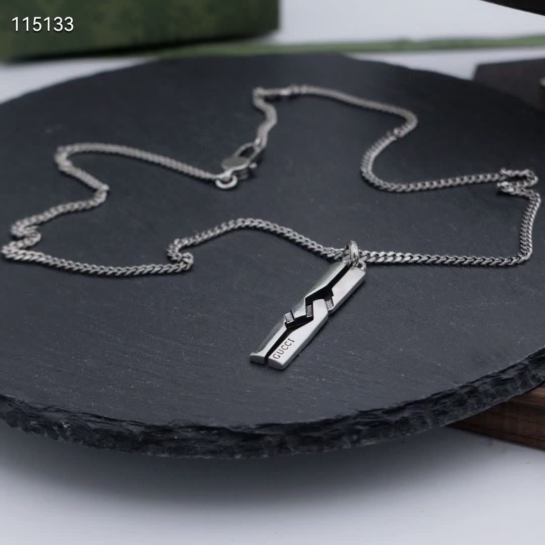 Gucci Silver Tone Chain Necklace with Logo Pendant
