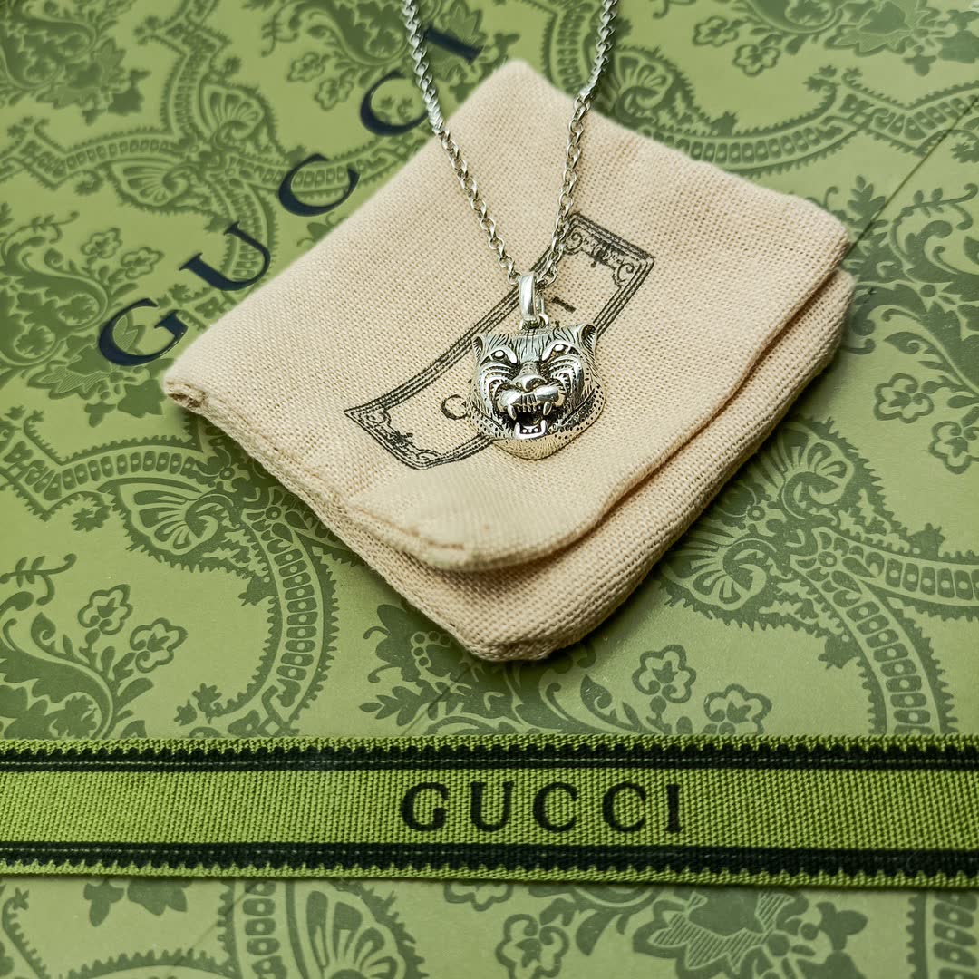 Gucci Silver Lion Head Pendant Necklace