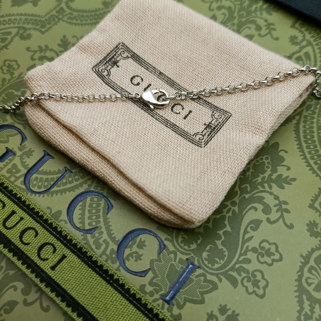 Gucci Silver Lion Head Pendant Necklace