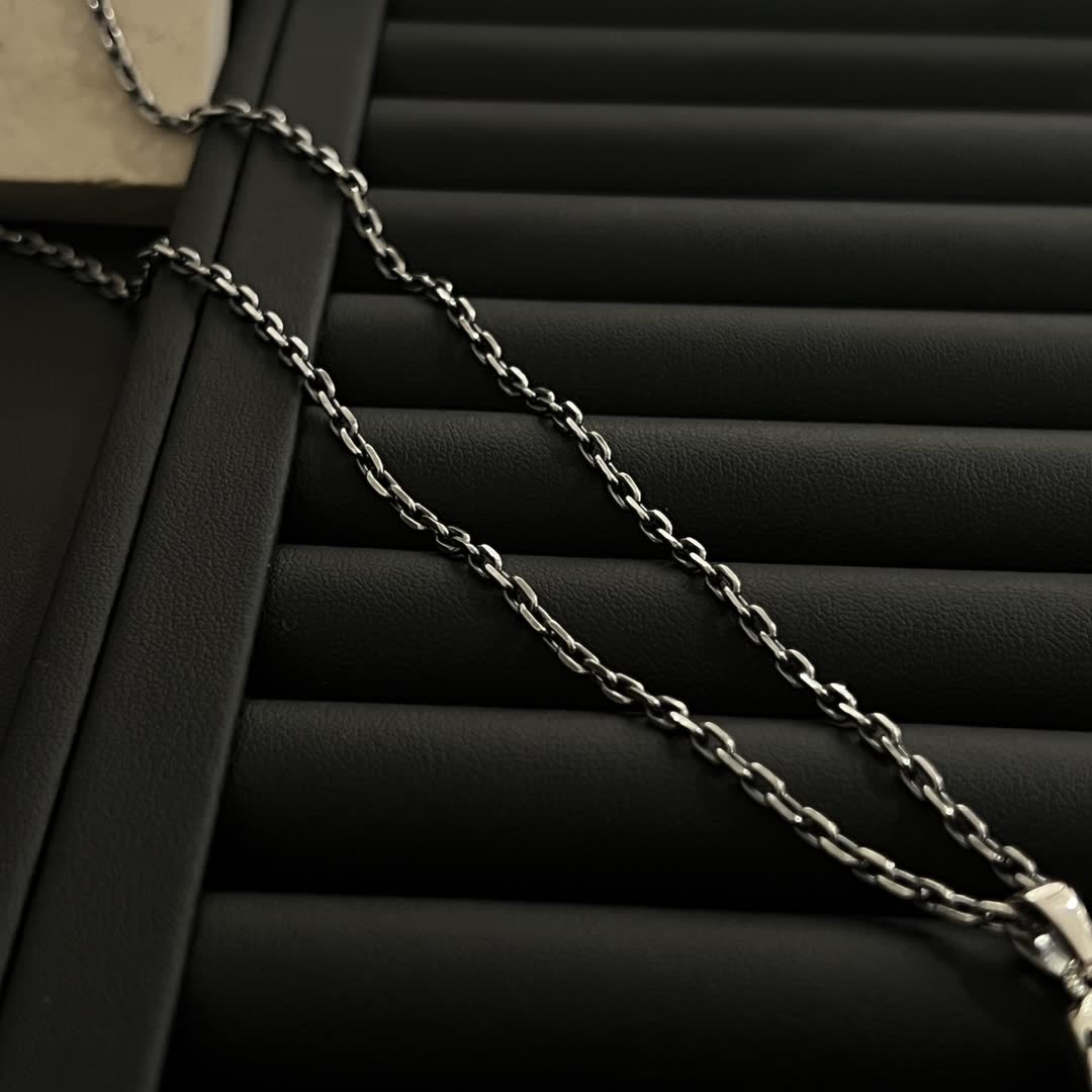 Gucci Silver Hexagon Pendant Necklace