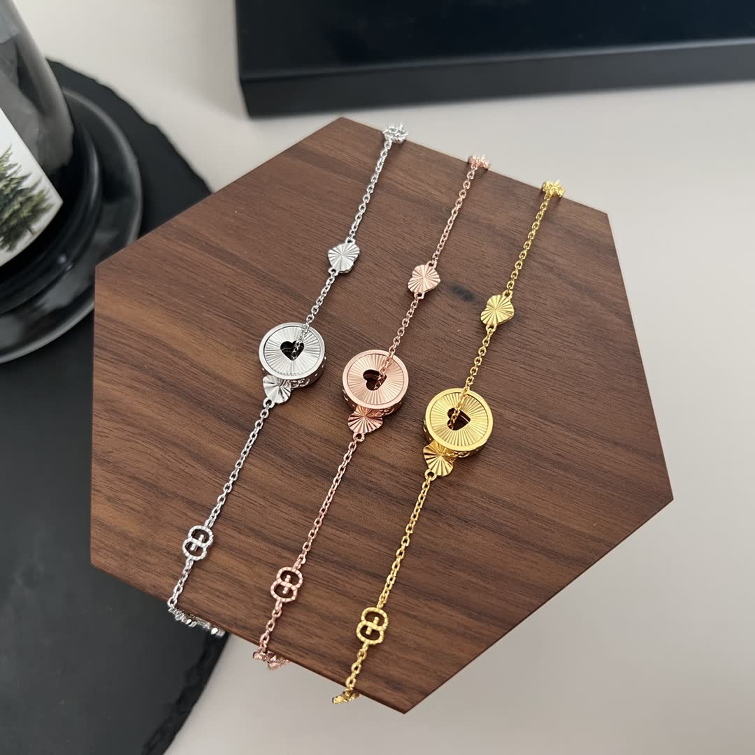 Gucci bracelet