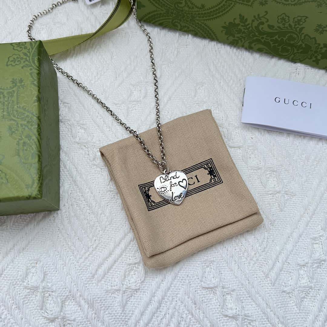 Gucci 'Blind for Love' Heart Pendant Necklace Gucci 'Blind for Love' Heart Pendant Necklace