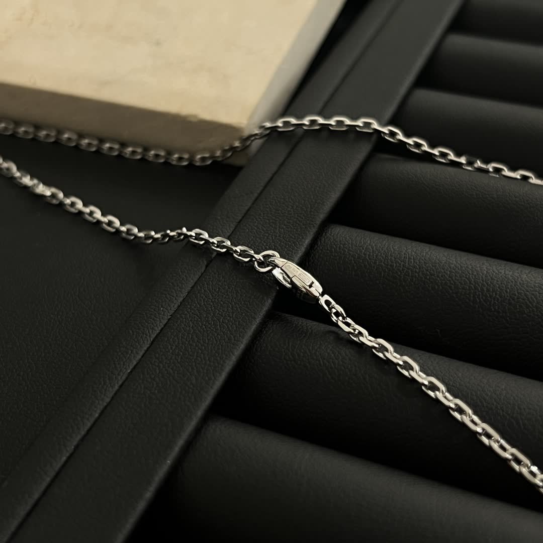 Gucci Silver 'G' Logo Pendant Necklace