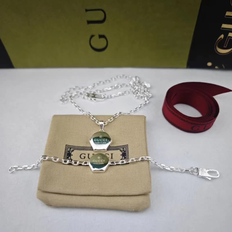 Gucci Silver Chain with Logo Pendant