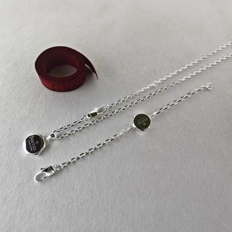 Gucci Silver Chain with Logo Pendant