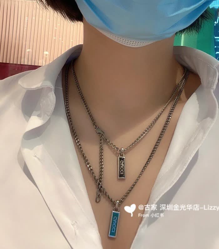 Gucci Silver Chain with Logo Pendant