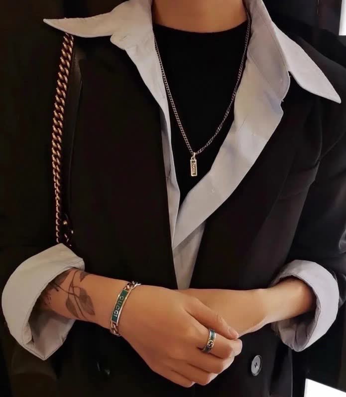 Gucci Silver Chain with Logo Pendant