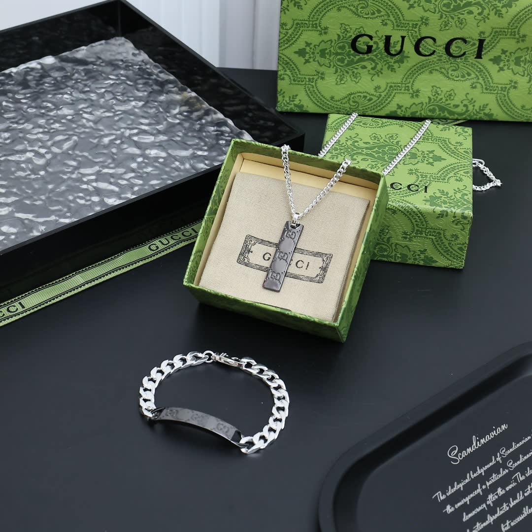 Gucci Silver Chain Bracelet with Black Bar