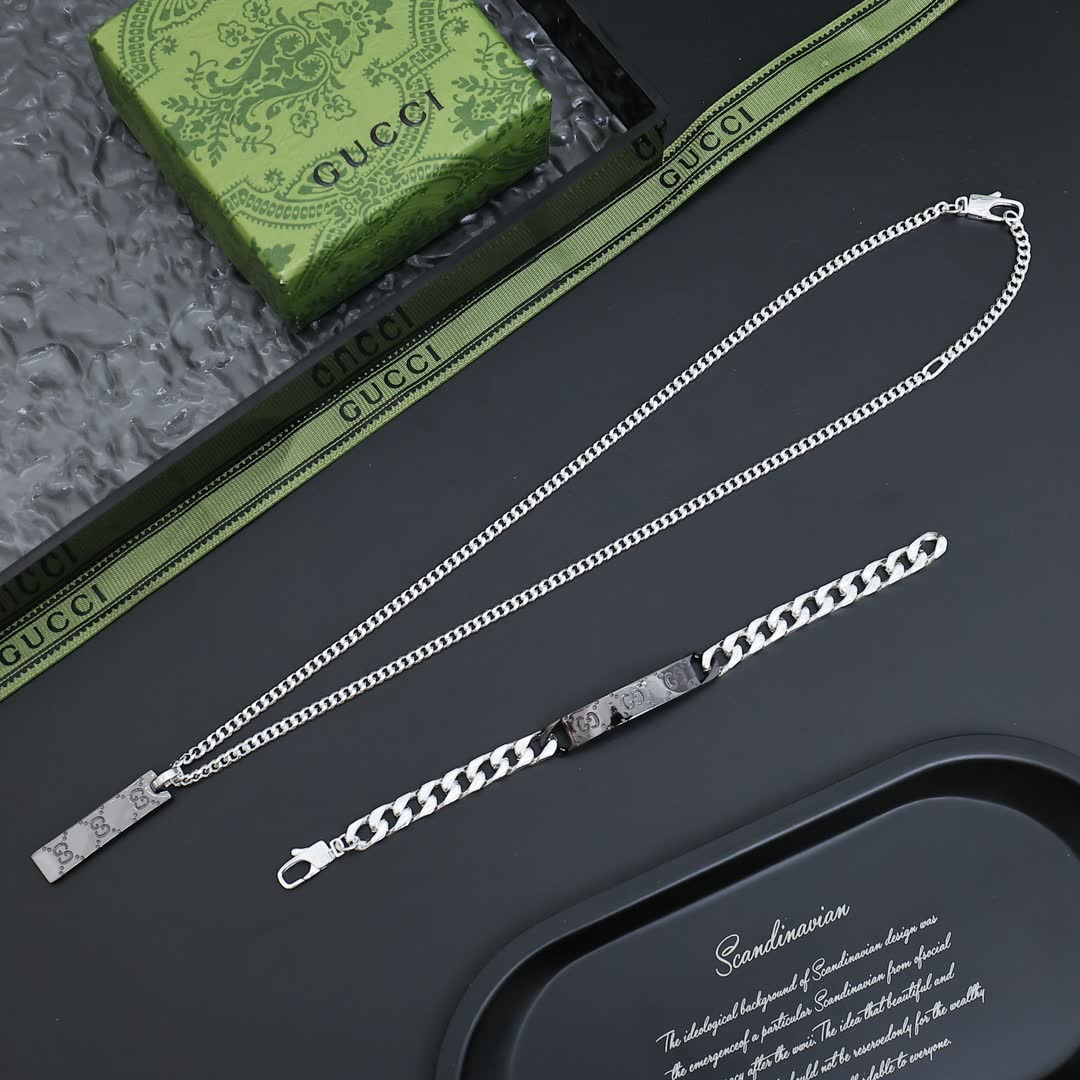 Gucci Silver Chain Bracelet with Black Bar
